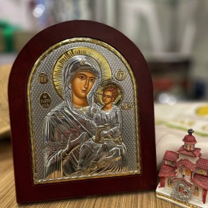 Икона Богородицы "Иверская" (156х190 мм), серебро, Греция Икона Богородицы "Иверская" (156х190 мм), серебро, Греция