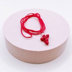 Вязаный малиновый крестик с белой бусиной, Афон Вязаный малиновый крестик с белой бусиной, Афон